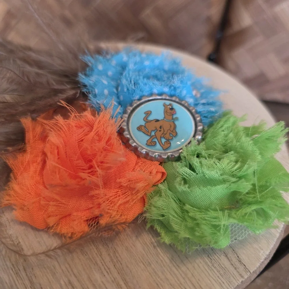 Scooby-Doo Bottlecap Hair Accessory‎ Feathers Orange Blue Green Chiffon Roses